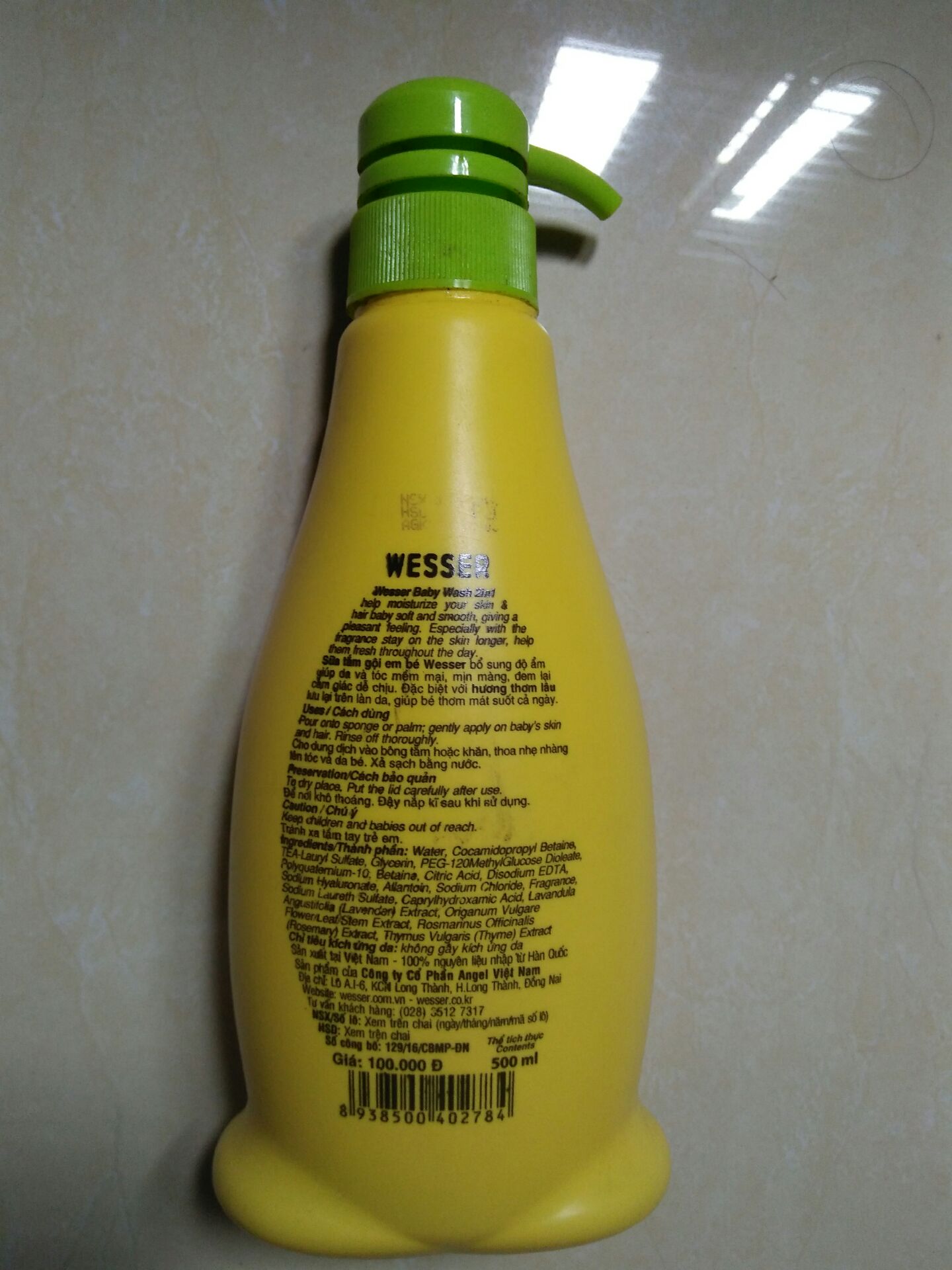 Vỏ chai cũ, bẩn, bị bóc giấy. Ngày sản xuất và hạn sử dụng bị mờ, ko nhìn rõ. Thất vọng. Chưa dùng nên ko biết chất lượng bên trong ntn