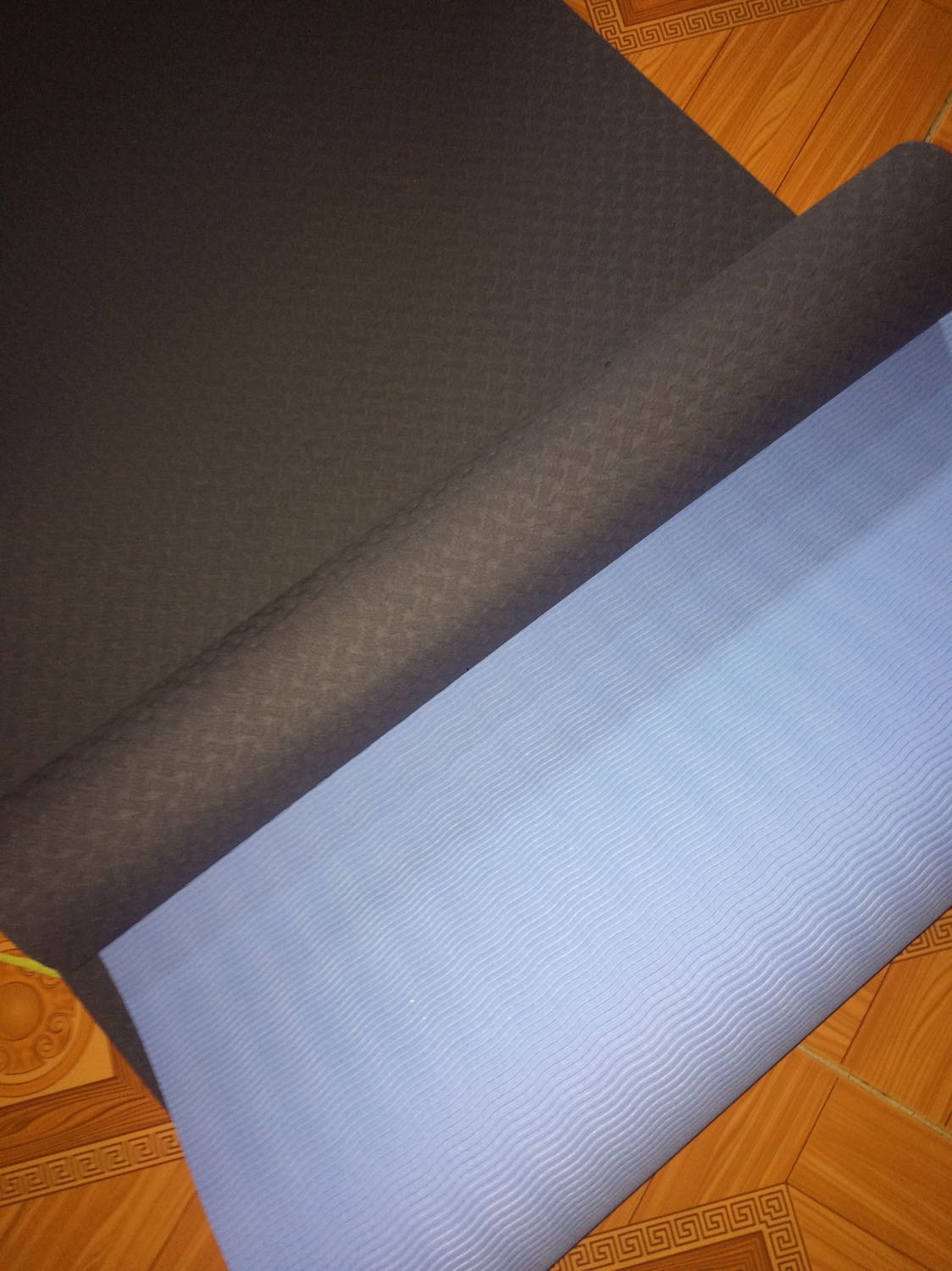 Tất cả đều ok , trừ độ dày của thảm . Dõ dàng ở phần mô tả sản phẩm ghi thảm dày 6mm nhưng về đo chỉ đc 4mm , cũng không biết là do nhầm lẫn hay như thế nào . Tuy nó chỉ là 1 lỗi nhỏ nhưng mình mong Tiki sẽ cẩn thận hơn trong các lần giao hàng tiếp theo để tất mọi người cảm thấy hài nhất khi mua hàng trên Tiki 

Thanks you !