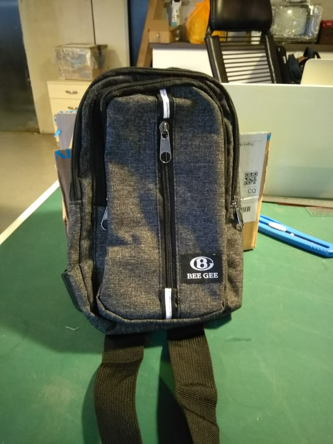 Mới nhận hàng chiều nay,  chất lượng hoàn thiện vừa đủ với giá tiền.
Bên ngoài nhìn cũng ngầu, mà bên trong may vải lót màu hồng. Mệt mỏi ghê!