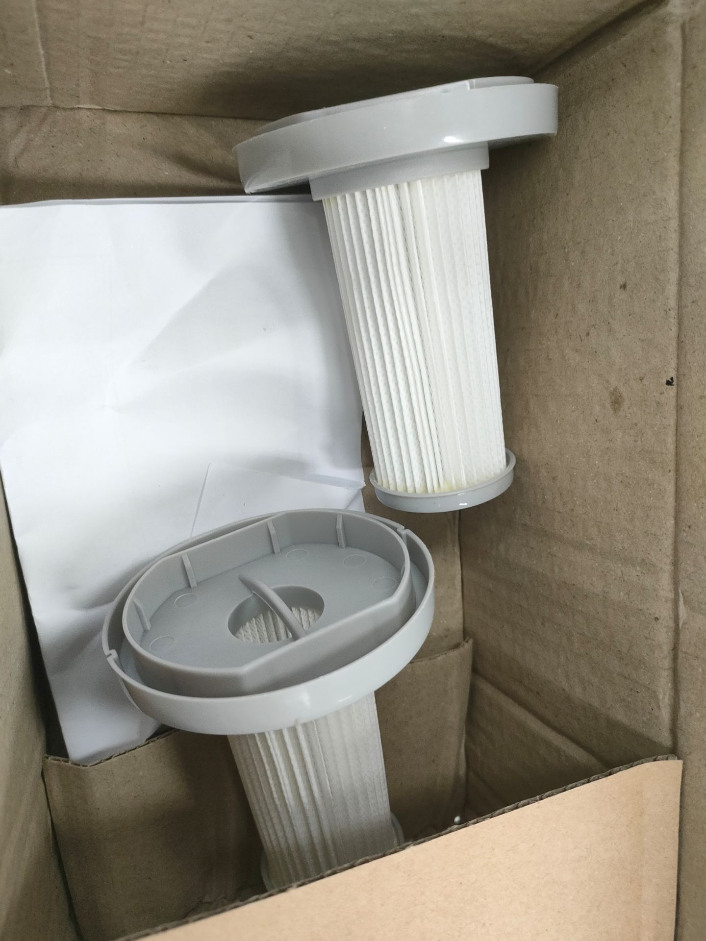 Giao hàng ko có màng lọc bụi màu đen. Hỏi shop thì shop trả lời là nó ko có tác dụng gì. Câu trả lời vậy có chấp nhận được không?