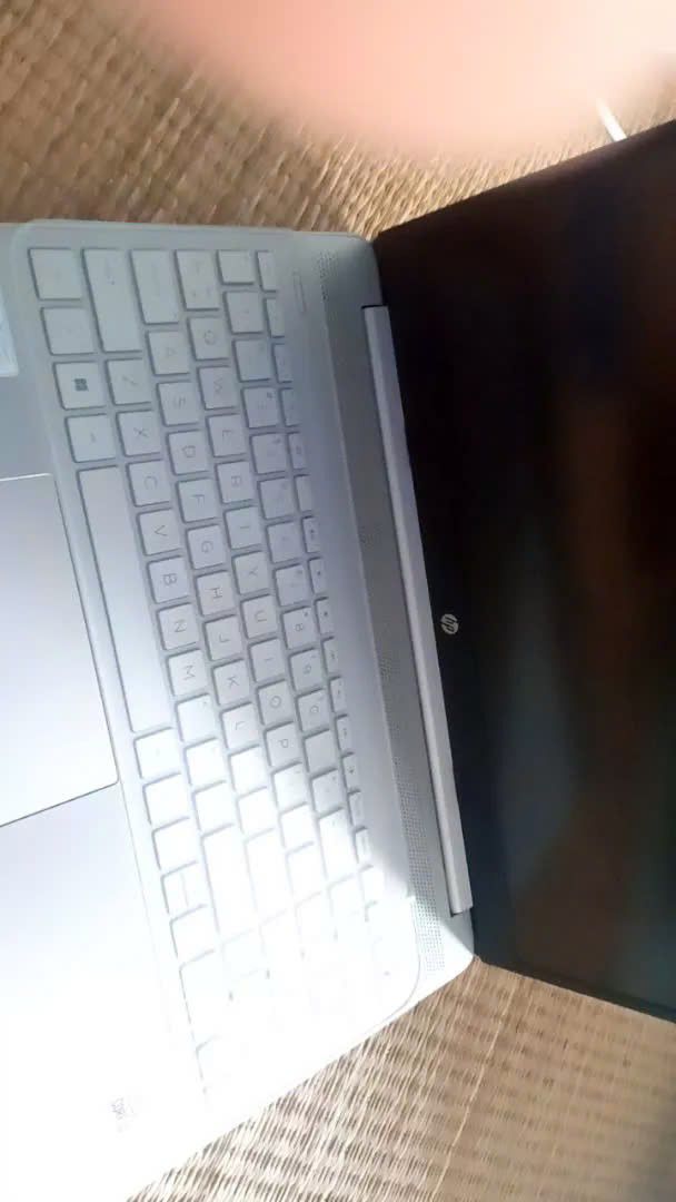 Giao hàng nhanh , miếng dán vừa khít luôn nha , gõ chữ khá ổn , cảm ơn và chúc shop làm ăn thuận lợi mình đánh giá 5 sao nha.