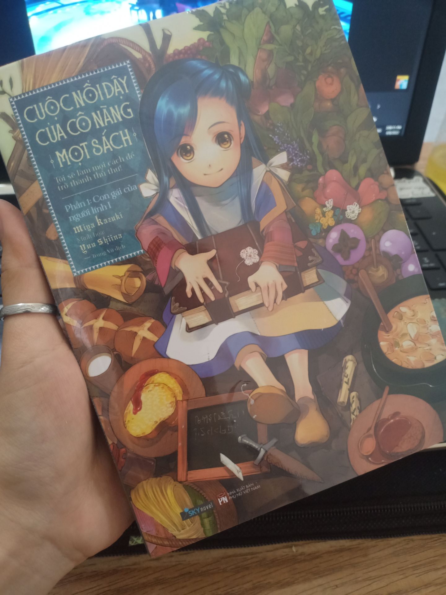 Tiki giao hàng cực nhanh luôn, tối qua đặt thì sáng nay đã có sách rồi nè.
Lần này không có chống sốc nhưng sách vẫn vuông vức xinh đẹp nha. Bản đặc biệt không làm con dân thất vọng hehhehhe :3