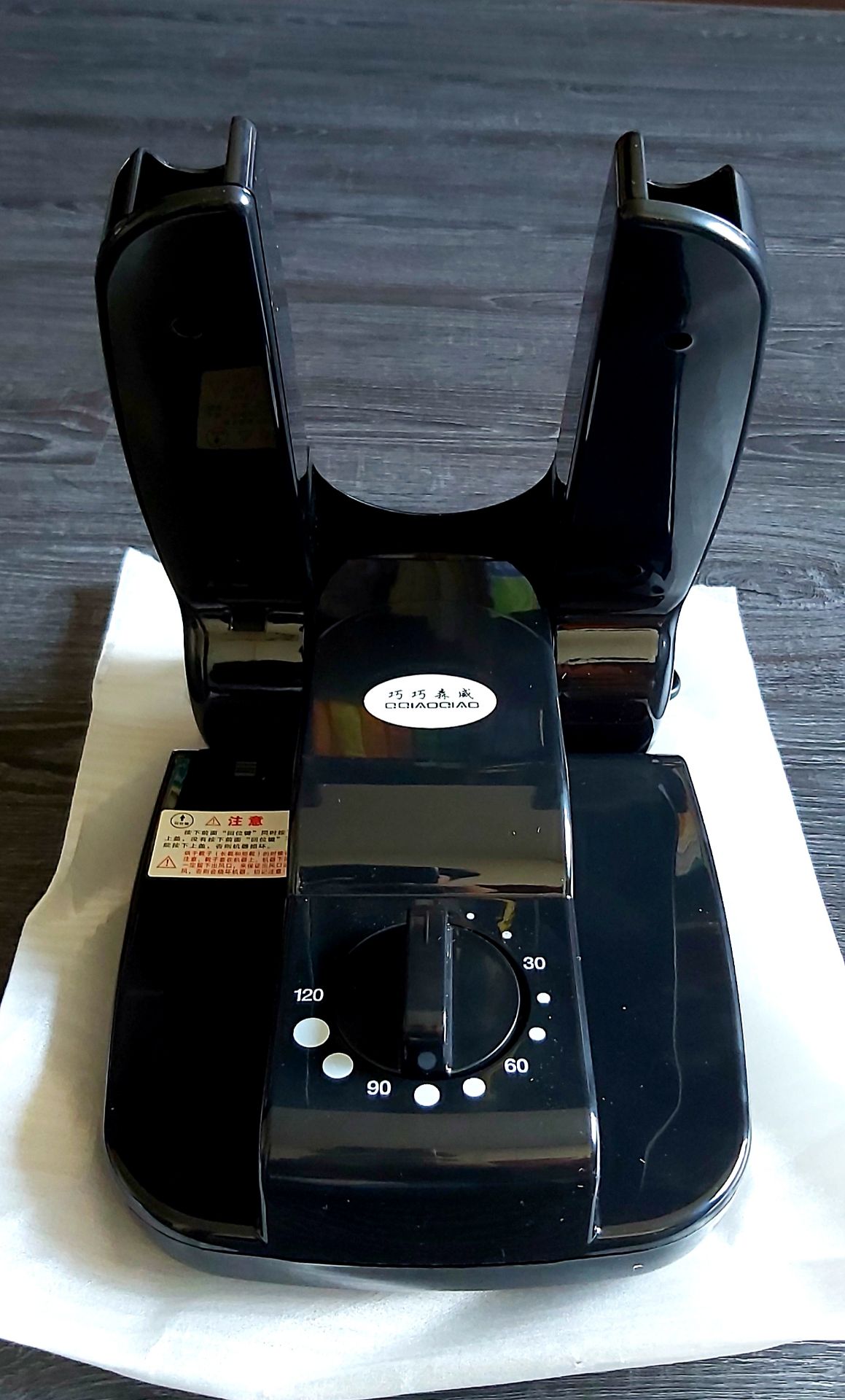 Sản phẩm chất lượng phù hợp với giá tiền. Thiết kế gọn nhẹ, mình mới dùng 1 lần nên chưa nhận xét được nhiều. Quạt gió kêu êm, phả hơi nóng vừa phải... mình tiếp tục trải nghiệm 😋.
Shop bọc hàng cẩn thận, tuy nhiên giao hàng ko đúng mẫu giới thiệu trên gian hàng.
Mình đặt hàng qua Tiki rất nhanh và tiện lợi, thêm nữa mình nhận được nhiều ưu đãi từ Tiki nên mình chỉ phải thanh toán 68k cho món hàng này. Like & Thanks!