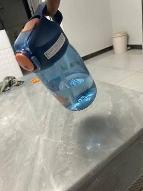 Bình xinh lắm, tay cầm chắc chắn, con mình rất thích