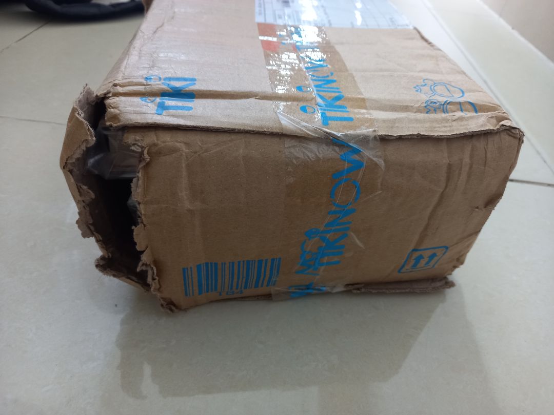 thùng sách náy hết trơn, tiki chú ý hơn nha, tks tiki vì đã tiếp thu ý kiến người tiêu dùng và đã có bọc sách lại