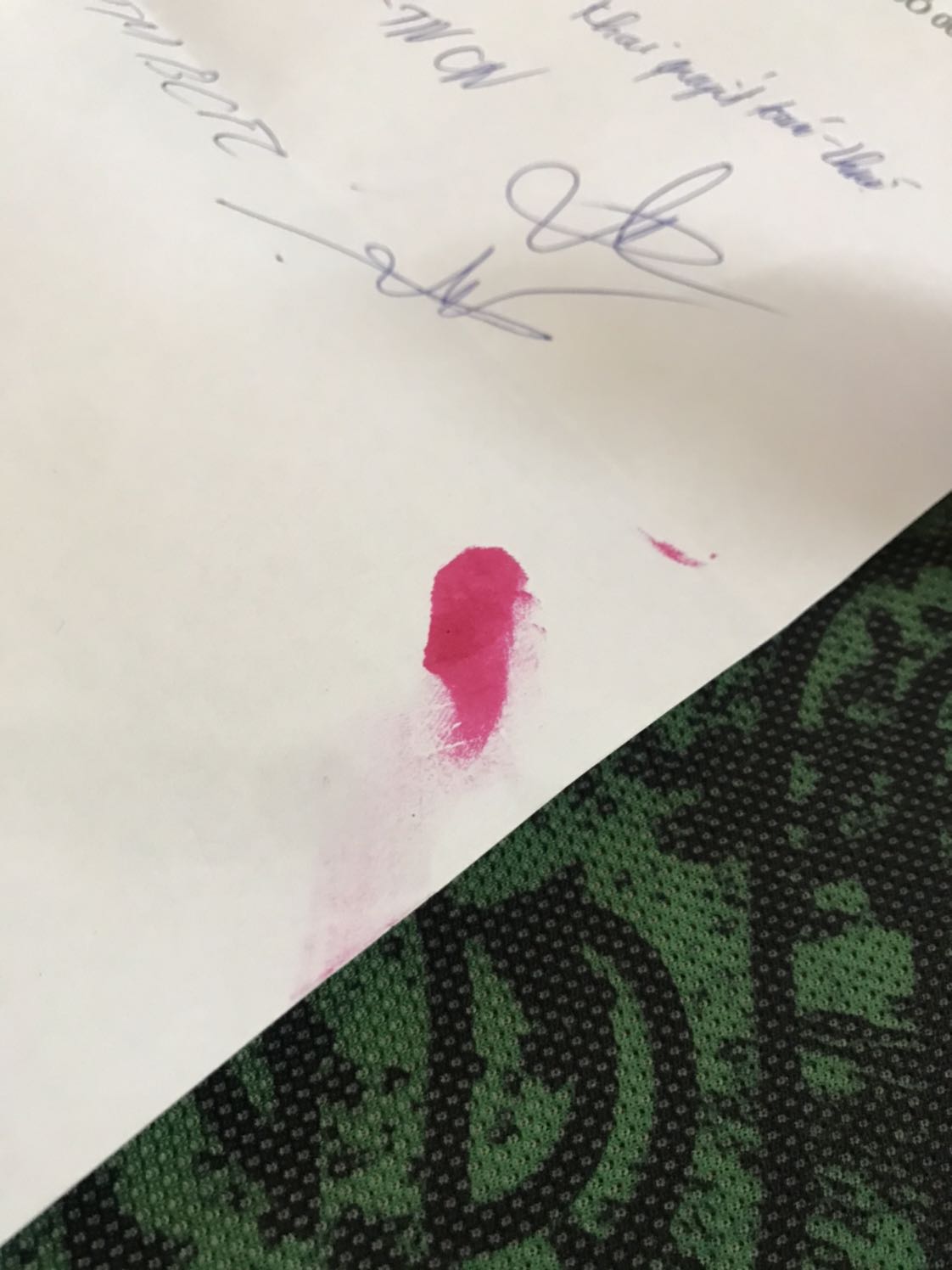 K giống màu đỏ mà toàn màu hồng. In ra màu nhìn chán trông kinh lên được