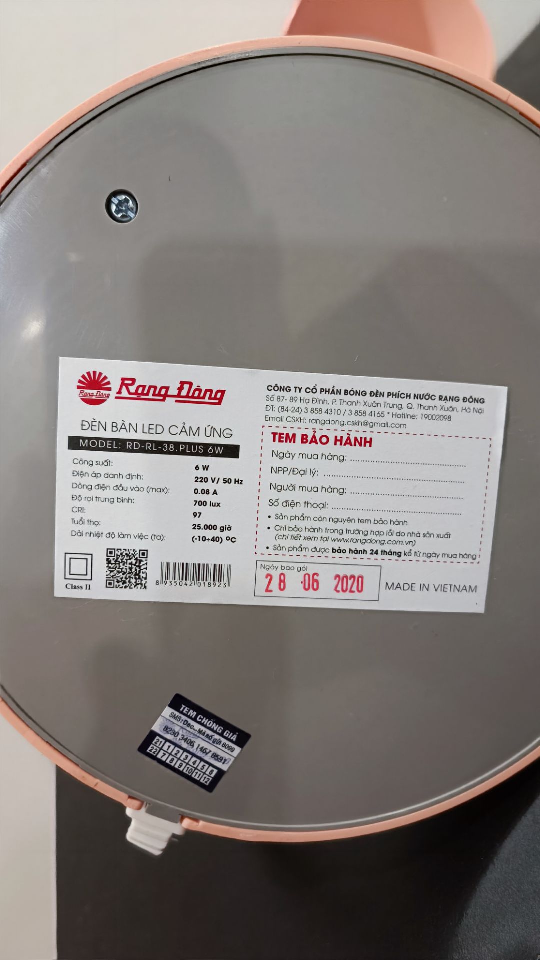 Mình chưa thể hài lòng đc, mình tin tưởng shop, mua 1 đơn cả 2 đèn mà cả 2 đều đã bị nứt phần nhựa, cả 2 đều sản xuất từ T6/2020, cảm giác shop ko chu đáo, ko ktra hàng cẩn thận trc khi giao cho k.h. Rất mong shop rút kinh nghiệm