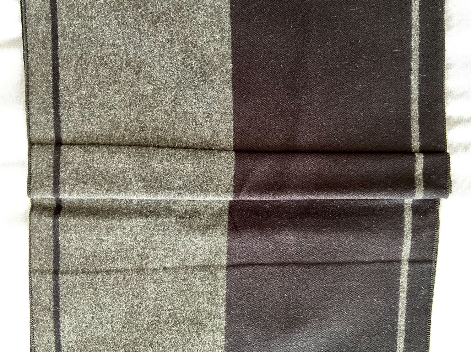 Giao hàng, đóng gói tốt.
Khăn đẹp, tốt. Giá phải chăng. Made in China. Vô siêu thị, chợ mua phu-la cũng toàn China.