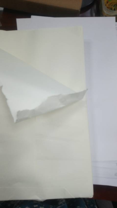 Giấy màu ngà, mỏng hơn giấy in a4 thông thường, dùng để photo số lượng lớn cho tiết kiệm