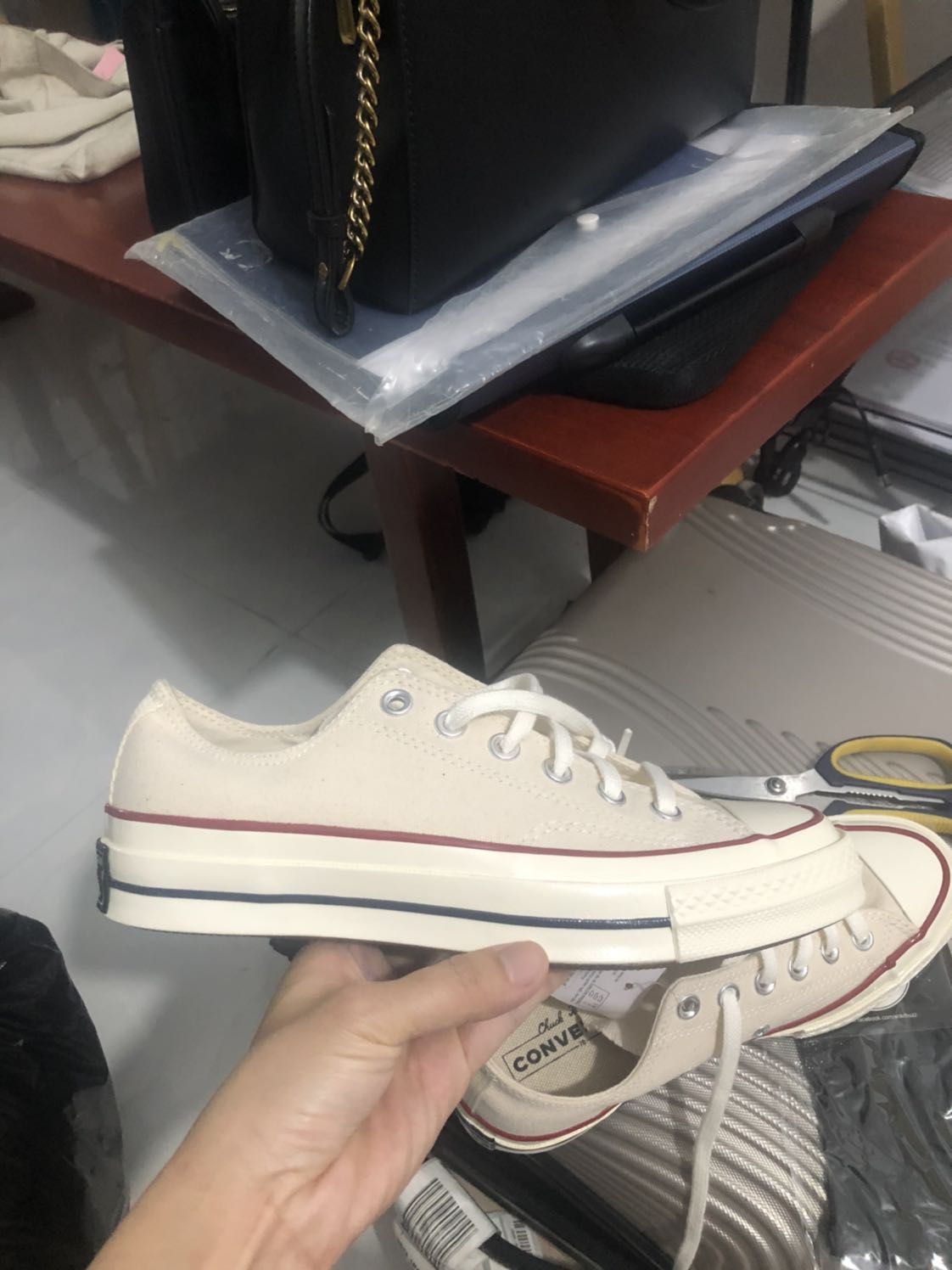 Size hơi to, phải đổi lại. Chưa mang nên ko biết cảm giác thế nào Size hơi to, phải đổi lại. Chưa mang nên ko biết cảm giác thế nào