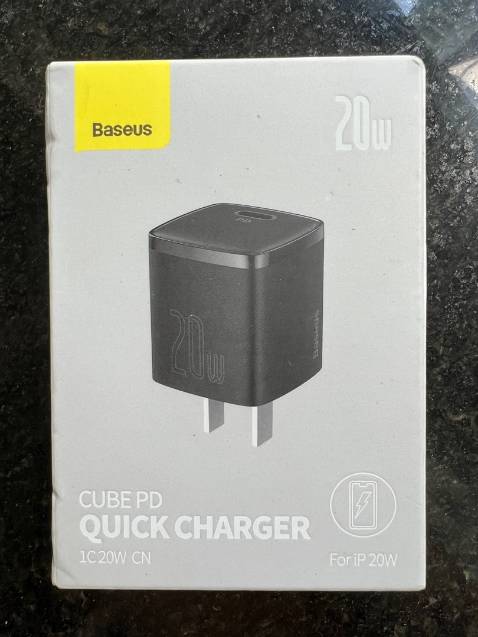 Hàng đúng mô tả. Sạc nhanh. Nhưng hơi nóng hơn so vs cục sạc apple. Cầm chắc chắn