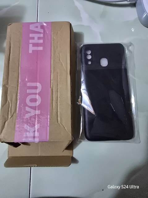 Không giống mẫu in