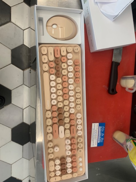 Phím êm, đẹp màu dễ thương
Chuột tiếng không êm lắm
Cho 5*