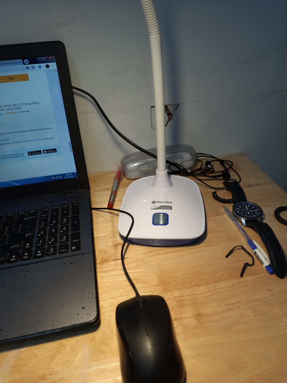 Mình rõ ràng đặt mua đèn ÁNH SÁNG TRẮNG , sao lại giao cho mình đèn ÁNH SÁNG VÀNG . Trong khi trên team hàng cũng đã ghi ánh sáng trắng, mở hộp lại là ánh sáng vàng !