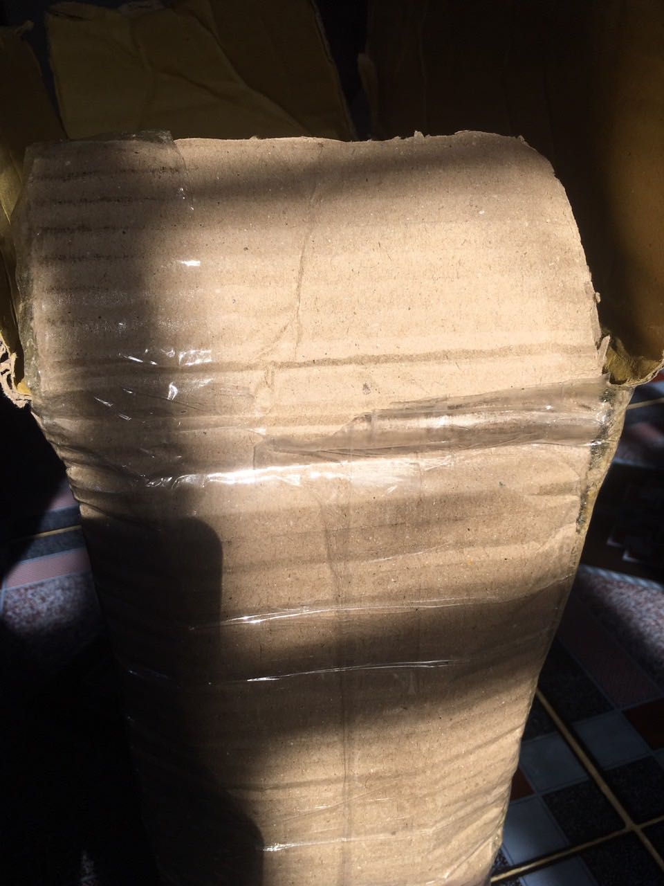 Chất lượng sản phẩm tuyệt với vì mình đã mua dùng o hcm. Nhưng khi mua ship về tỉnh thì bên nhà vận chuyển cực kỳ ẩu mình mua nhiều lần trước lần nào cũng bị 1 bịt sữa bể ra đến lần này bị nhiều quá nên bực mình lên đánh giá. Đến nỗi cái thùng sữa mất luôn phải lấy thùng giấy khác thế cho mình và số lượng bịt sữa không đủ. Chat hiểu vận chuyển kiểu gì bịt sữa loại này cực kỳ chắc nếu để nguyên thùng mình đứng lên dậm cũng chả sao mà k biết bên vận chuyển ẩu cỡ nào. Tiki nên xem lại đối tác vận chuyển lần này mình k trực tiếp nhận hàng nên k trả ngay lúc xem hàng đc. Chand khâu vận chuyển.