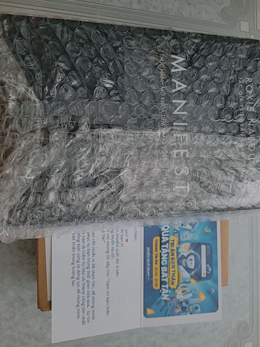 Tiki giao hàng siêu nhanh, sách mới, thơm, chữ in rõ ràng. chưa đọc nên chưa review được nội dung. shipper dễ thương.