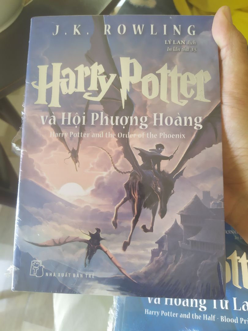 Sách mới nguyên, mình mua lúc sale nên hài lòng, mình còn mua sale lẻ thêm cuốn 5, cuốn 6 nhưng tổng hợp lại  sách in tới 3 lần khác nhau, haha