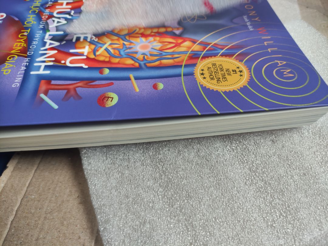 Giao hàng sớm (2 ngày), gói hàng kỹ, chỉ bị cấn thứ gì đó bên phải sách một chút (mọi người nhìn kỹ ảnh mình chụp sẽ thấy). Nhưng nhìn kỹ mới thấy nên không sao cả, không ảnh hưởng tới sách. 👍👍👍