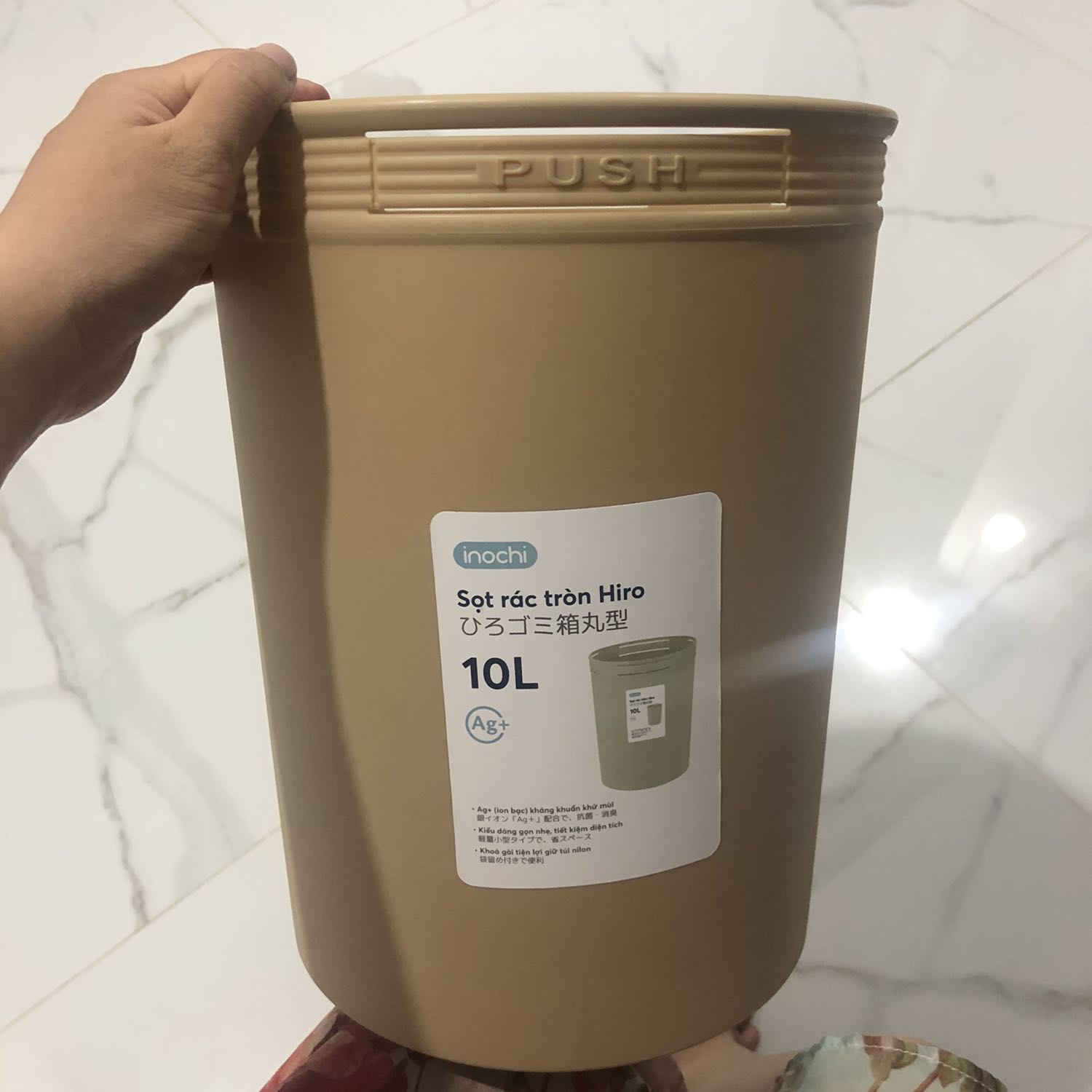 Sản phẩm của inochi rất đẹp nhưng mình có điều ko hài lòng ở shop. 
Lần trước đặt giỏ đi sinh màu xanh thì shop giao màu trắng. Lần này đặt thùng rác màu xanh thì giao màu này, tự đổi màu mà ko gọi hỏi trước khách