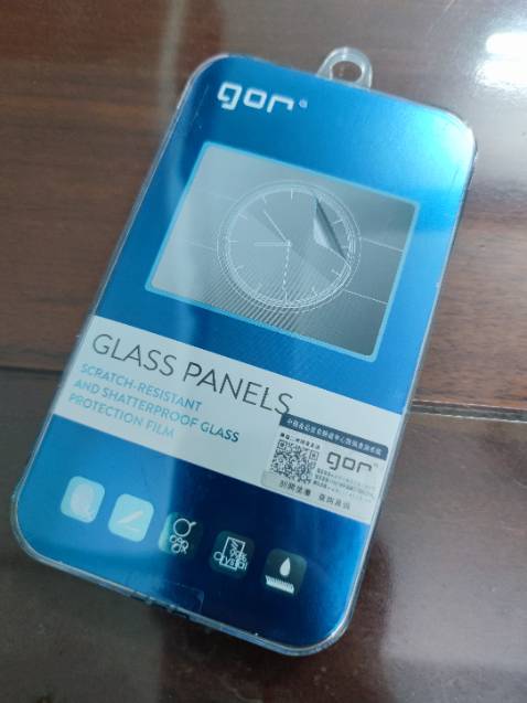 Xuất sắc luôn nha, hẳn 3 miếng, cứ tưởng là 3 miếng dính liền giống film ppf. Full phụ kiện để vệ sinh & hỗ trợ dán kính, vừa vặn với mặt đồng hồ 47mm. Hàng giao nguyên seal, nhanh chóng.