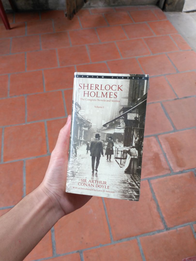 Tiki giao hàng nhanh.
Sách hơi cũ và cong 1 xíu.