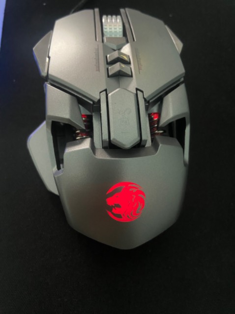 Chuột chạy nhanh và êm, phù hợp so với bàn tay, sản phẩm mẫu mã đẹp như robot biến hình :)) đèn đổi màu liên tục