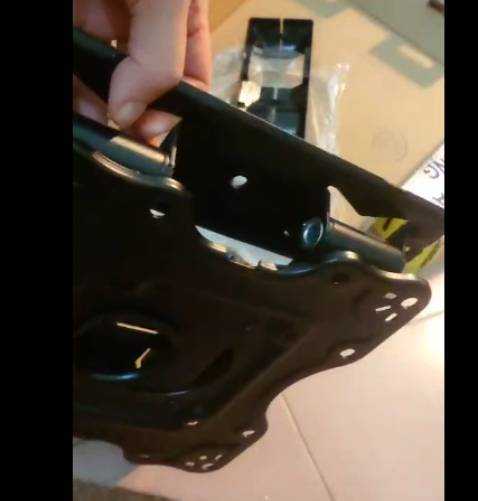 Tôi mua giá treo tivi mã P6 nhưng shop lại giao mã P4. Đề nghị shop giao lại đúng sản phẩm tôi mua sớm. Thanks