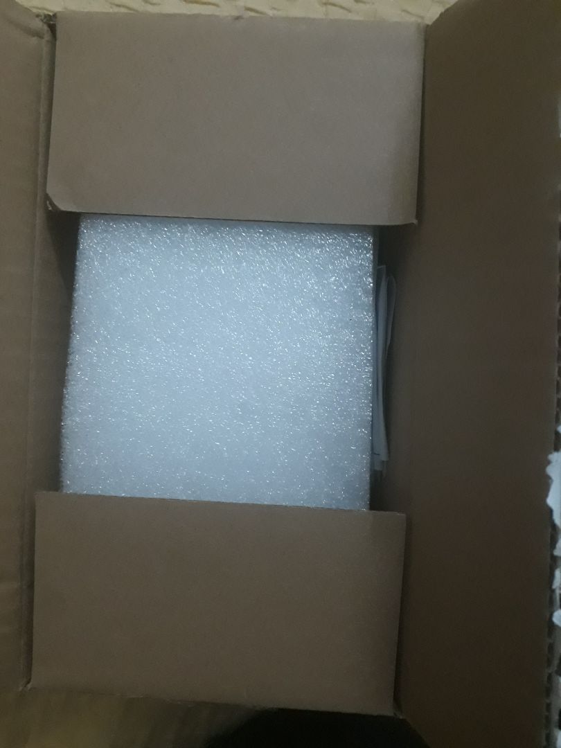 hàng như hình, nhưng không có tem dán nắp hộp như lọ nước cân bằng kia.