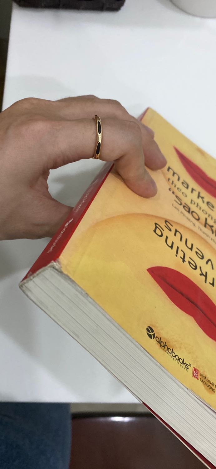 Sách dơ và gáy sách bẩn rất không hài lòng