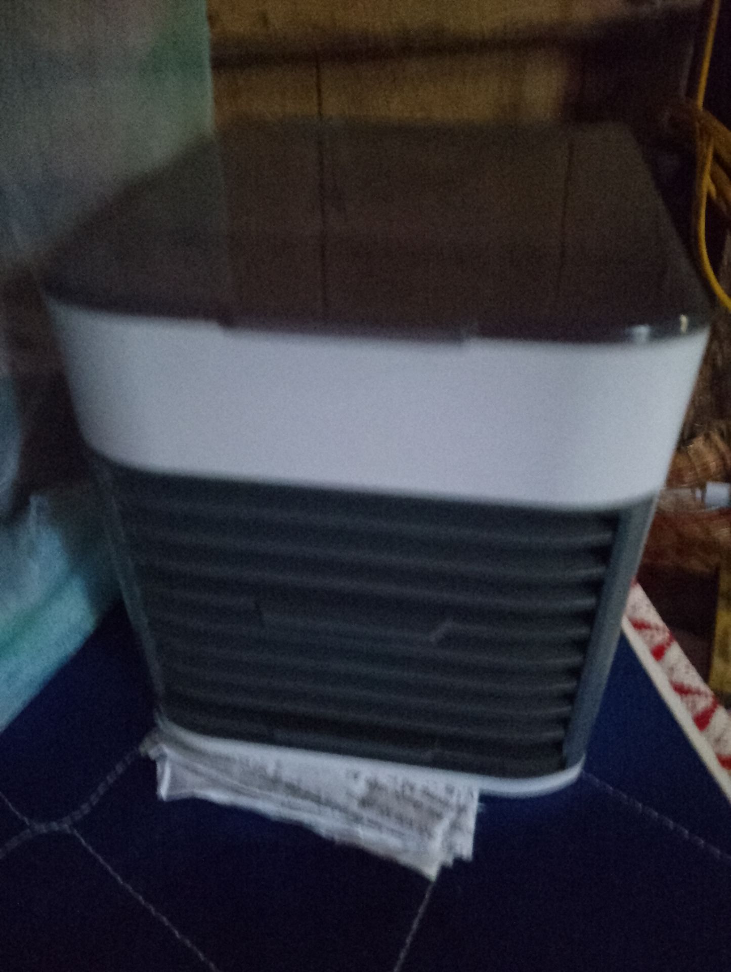 Quạt êm,,mát mẻ,, gọn nhẹ,,, nếu được tích hợp pin nữa thì sẽ OK luôn,,,,