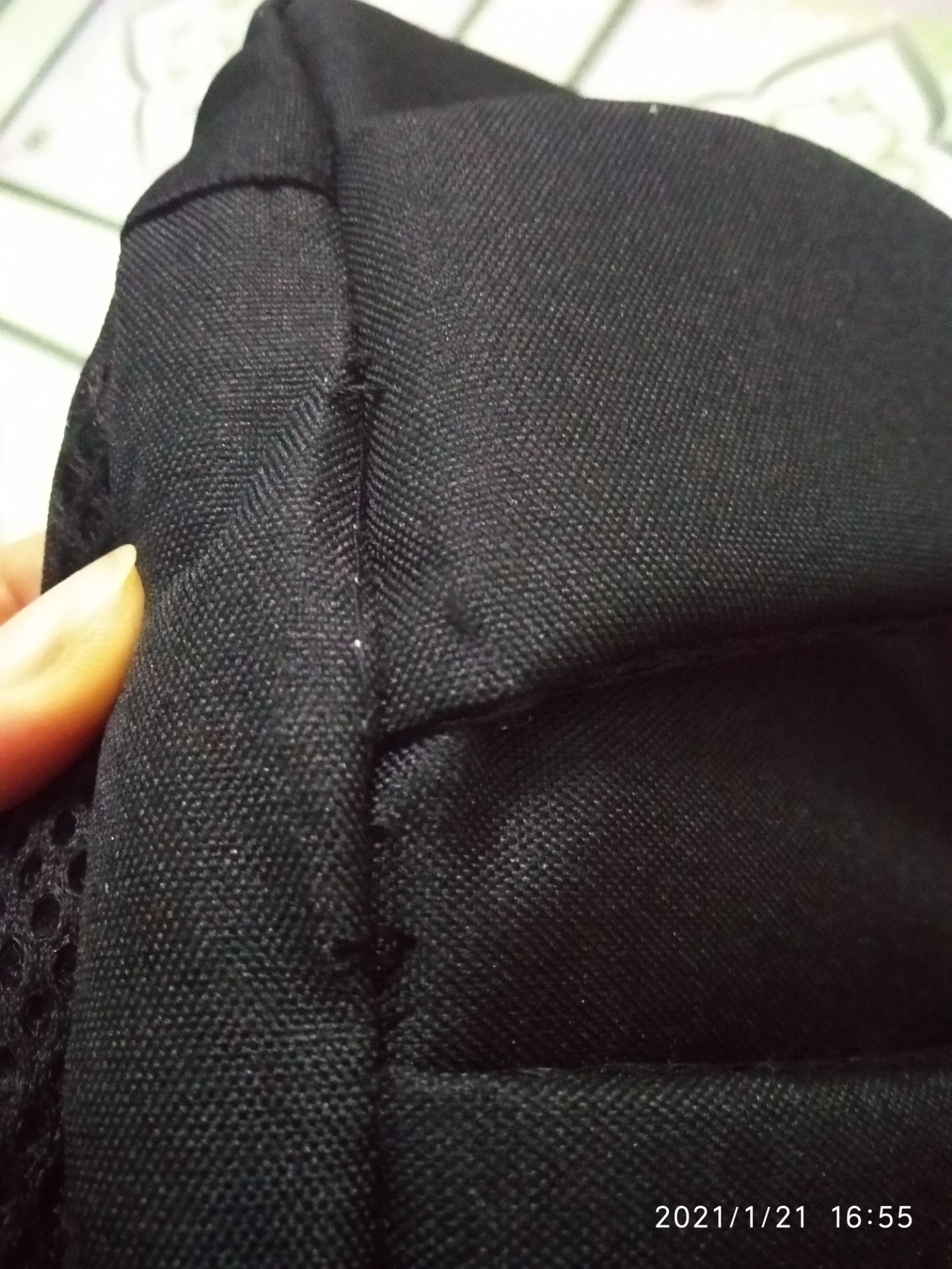 giao hàng nhanh. đóng gói cẩn thận. balo to so với Lap 14 inches, ngăn bên ngoài nhỏ nên không thể để chai nước được. balo mình mới mua có 1 đoạn đường may bị bung rồi giao hàng nhanh. đóng gói cẩn thận. balo to so với Lap 14 inches, ngăn bên ngoài nhỏ nên không thể để chai nước được. balo mình mới mua có 1 đoạn đường may bị bung rồi