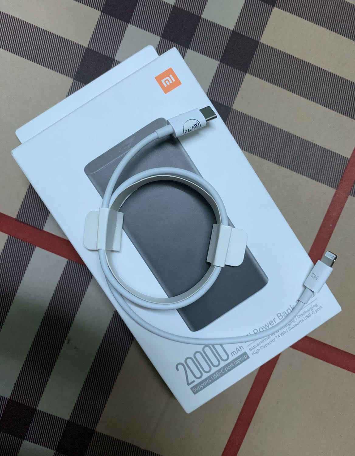 Mua được 1 tuần, mua thêm cọng dây type C to lightning để dùng chức năng sạc nhanh cho Iphone XS, sạc thì nhanh thật nhưng sau vài ngày sử dụng thì lúc sạc ra bằng cổng type C chập chờn, lúc nhận lúc không. Đã gửi đi bảo hành và bên Dgw bảo hết hàng, chờ hoàn tiền. Bữa giờ sạc ko có dùng mà tiền để mua sạc mới cũng không thấy đâu.