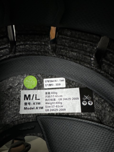 Ko tốt như mình tưởng tượng
- sản phẩm sơn ko đều, xung quanh mũ thì trơn, trên chóp mũ thì nhám
- sản phẩm chỉ có 1 kính trắng, ko có kính đen
- chất lượng hoàn thiện ở mức trung bình, ko biết đội có an toàn