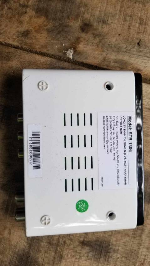 Mới mua được chưa được 1 tháng bị hư cứ rest dò kênh liên tục rồi chuyển màn hình qua màu xanh, xọc, rồi lại dò kênh rồi lại lại khỏi động lại. Nó bị khùng hay sao ấy, hàng này chắc hàng dỏm nhái chứ chính hãng nổi gì. Nhắc tin hỏi shop thì shop im luôn 8 ngày chưa trả lời. Làm ăn mất uy tín.