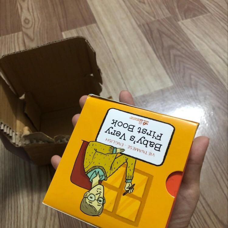 Giao thiếu cuốn Thân gửi sở thú, chỉ giao combo nhưng sách nhỏ, chỉ bằng lòng bàn tay thôi nhé các mom.