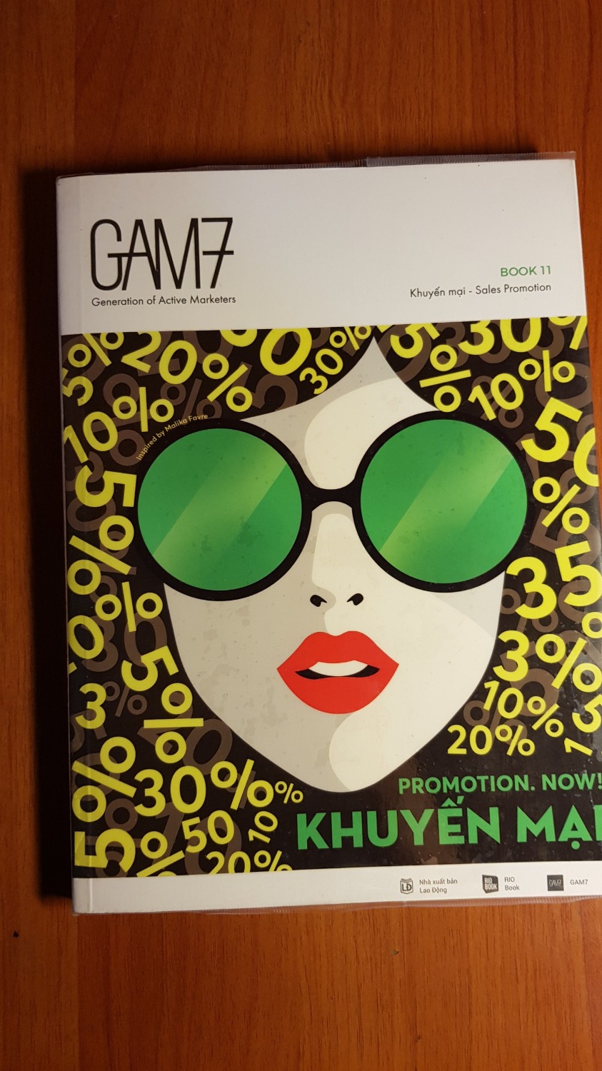 Sách bị bong gáy. Chất lượng giấy tốt. Nội dung trình bày sáng tạo, hiện đại tuy nhiên theo mình chưa thật sự sâu.