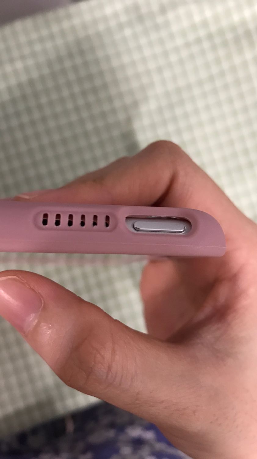Mình dùng Pro 9.7. Case ko ôm sát vào máy, rất dễ trượt tay. Các lỗ cắt trên case ko khớp với khung loa của Pro 9.7. Mình muốn đổi case khác hoặc hoàn tiền lại cho mình. Shop phản hồi nhé. Mình dùng Pro 9.7. Case ko ôm sát vào máy, rất dễ trượt tay. Các lỗ cắt trên case ko khớp với khung loa của Pro 9.7. Mình muốn đổi case khác hoặc hoàn tiền lại cho mình. Shop phản hồi nhé.