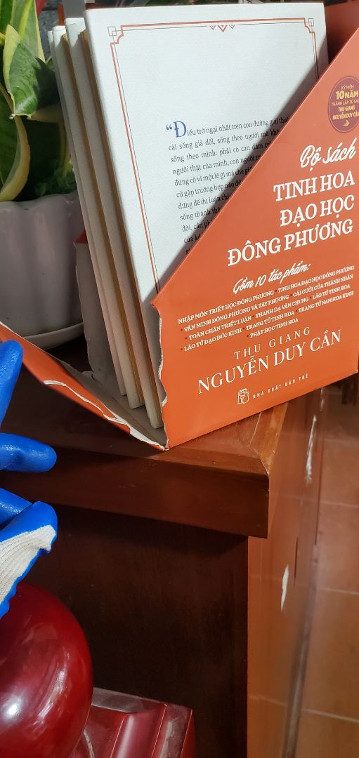 chán không buồn nói rách hộp cả móp hết đầu sách hàng đóng gói không cẩn thận bìa sách thì bẩn mua chỉ mua cái giá trị quyển sách chứ kiểu cách làm việc ko bằng trước kia