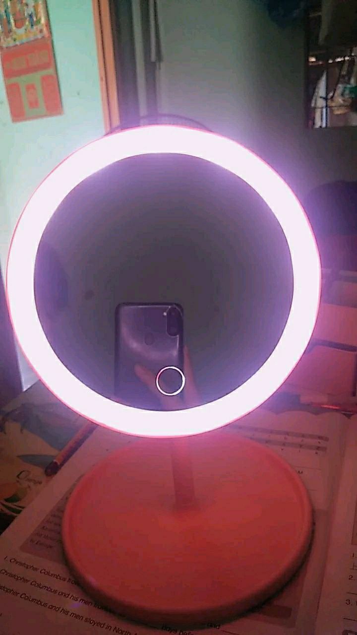 Hàng đẹp. Giao hàng nhanh lắm 3 ngày đã nhận được hàng rồi, đèn sáng vừa sáng vàng sáng trắng. Vừa làm gương trang điểm vừa làm đèn ngủ.