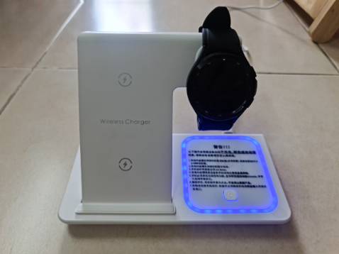 Mới nhận được hàng, sạc điện thoại OK, ko có iwatch với tai nghe để testtttt 2 chỗ còn lại. Tạm cho 4 sao.