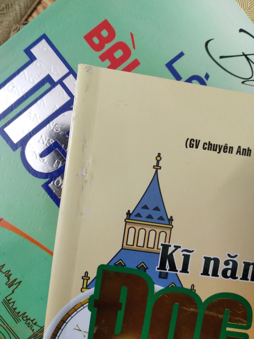 Sản phẩm đóng gói chắc chắn nhưng  hơi bị xước ở mép một ít ạ ?