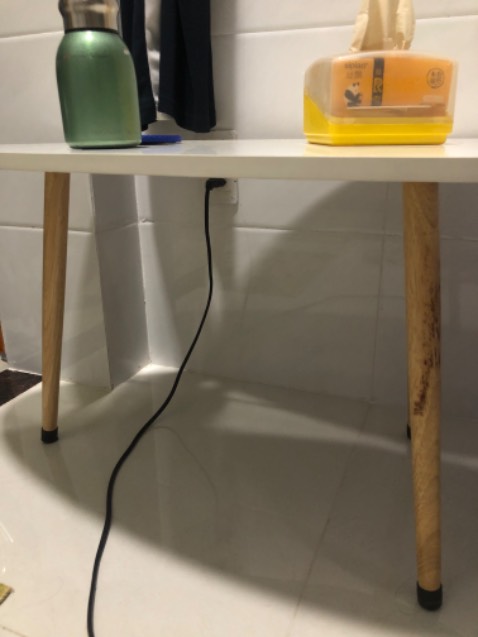 kiểu dáng đẹp nhưng 3 chân bàn còn hơi đứng nên không chắc chắn như kiềng 3 chân. Phải hơi xiên chút nữa thì được 5 sao