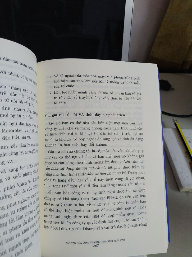 Cuốn sách cực hay cho những ai muốn xây dựng doanh nghiệp. Đặc biệt các bạn khởi nghiệp nên đọc qua nhé. Mình thích nhất phần" Không bao giờ hài lòng với thành quả đạt được". TUYỆT VỜI các bạn ạ:)). Dịch vụ TIKI tốt quá. Mua sách thì rẻ mà lại là sách mới. Anh giao hàng thân thiện, giao siêu nhanh. Cảm ơn Tiki^^