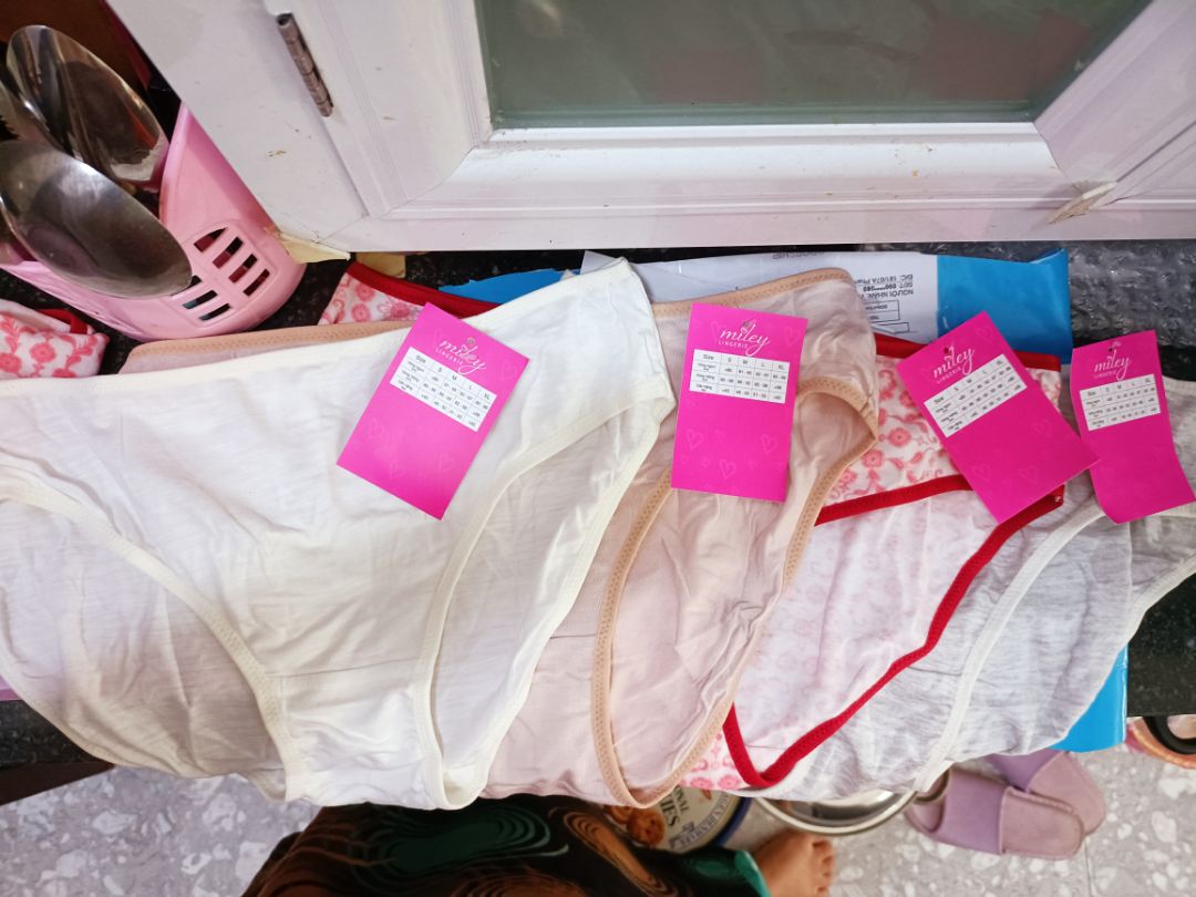 form đẹp, mỏng mịn mát, bao bì đẹp lịch sự, giá tốt