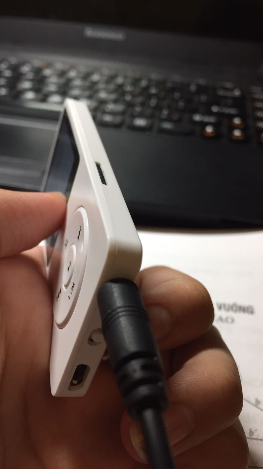 Dùng rất ổn nhé, thấy dùng từ nhạc đến radio đều tốt cả, dùng được tầm 8h vẫn còn nhiều pin nhưng cứ sạc cho đầy. 5 sao cho shop