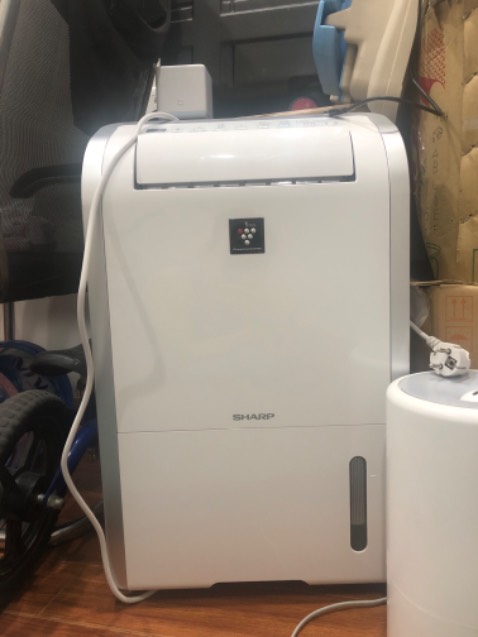 Máy hoạt động tốt, vì cỡ lớn nên kêu gừ gừ một chút nhưng hoạt động rất hiệu quả. Nhà nồm mang quần áo ra hong khô rất nhanh