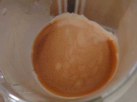 Vị đậm đà mà không hề gắt dù 70% robusta và là medium roast. 
30% arabica giúp mùi vị được cân bằng. Hương thơm bằng 1/3 so với dòng Globo tức là thơm thoang thoảng chứ không nồng nàn nhưng khi pha vẫn rất dậy mùi.
Thời gian chiết suất ngắn tối ưu (~20s) sẽ khó nhận biết được vị đắng gắt tương tự dòng dark roast của Starbucks. Điều này cho thấy chất lượng vùng nguyên liệu và kỹ năng xử lý cà phê của hãng.