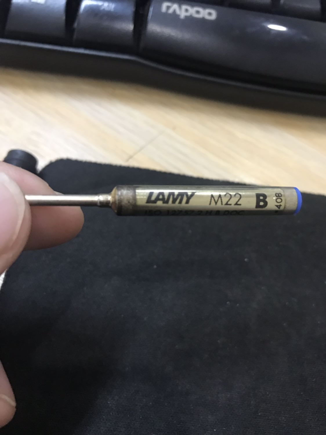 hàng ko có hộp đựng, bị rỉ sét bên ngoài như đồ cũ.