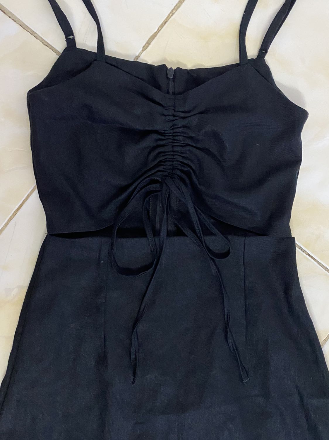 Máy ok, tiết kiệm diện tích, đỡ phải chỉnh chỉ nhiều, có nhiều đường may, thay chân vịt dễ với nhanh. Nhưng mà may máy công nghiệp quen mà qua máy này hơi bất tiện xíu, nhấc chân vịt mất công hơn nhiều haha. Dưới đây là đồ mình may bằng máy mới mua nè