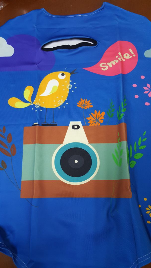 màu không giống như hình. trên hình giới thiệu là màu xanh tím than cơ. ở đây là màu xanh thôi. đề nghị nhà cung cấp tự chụp sản phẩm chứ không copy trên mạng